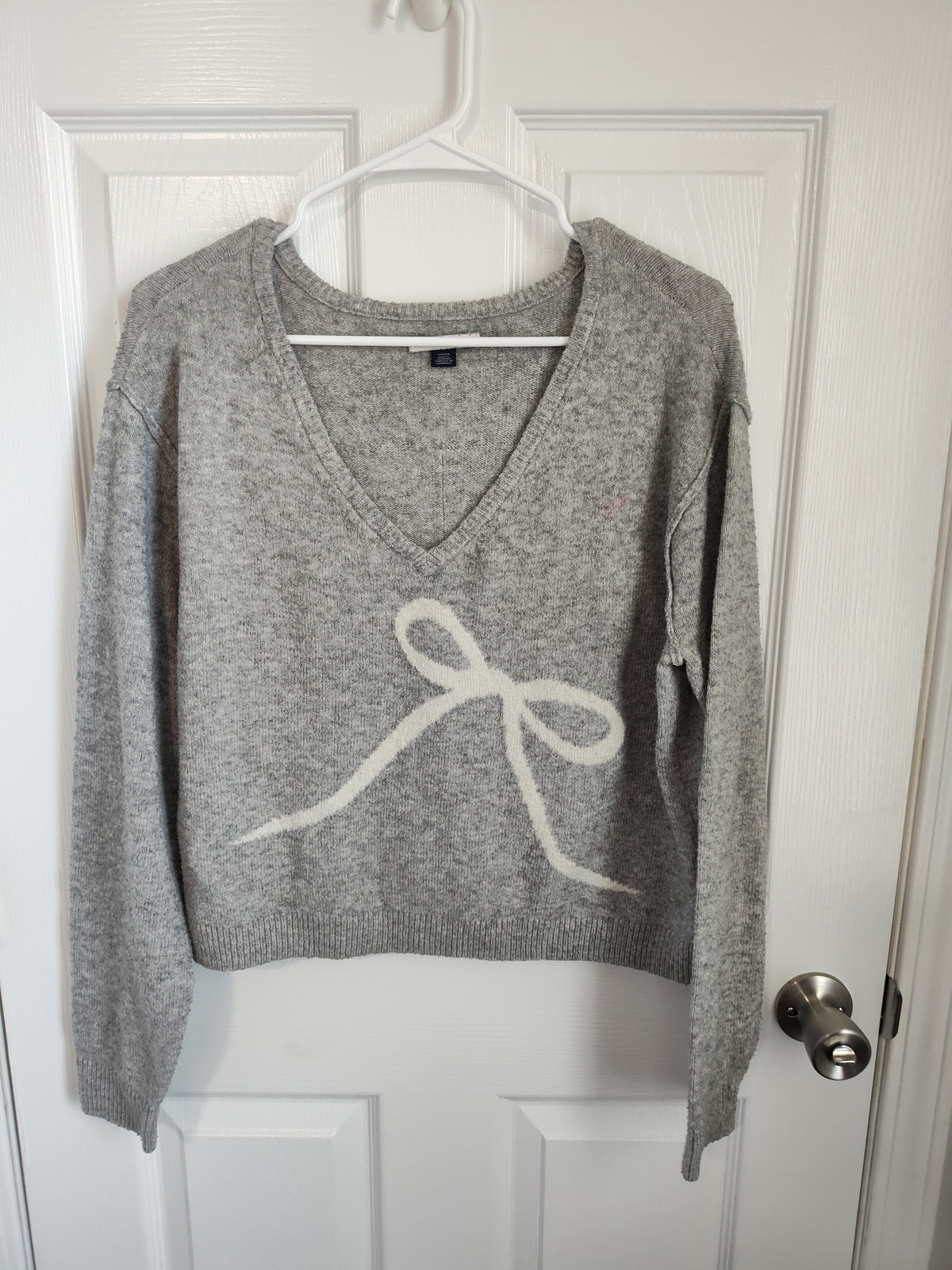 Seller 189:  American Eagle V-neck sweater Women's size small grey/bow detail