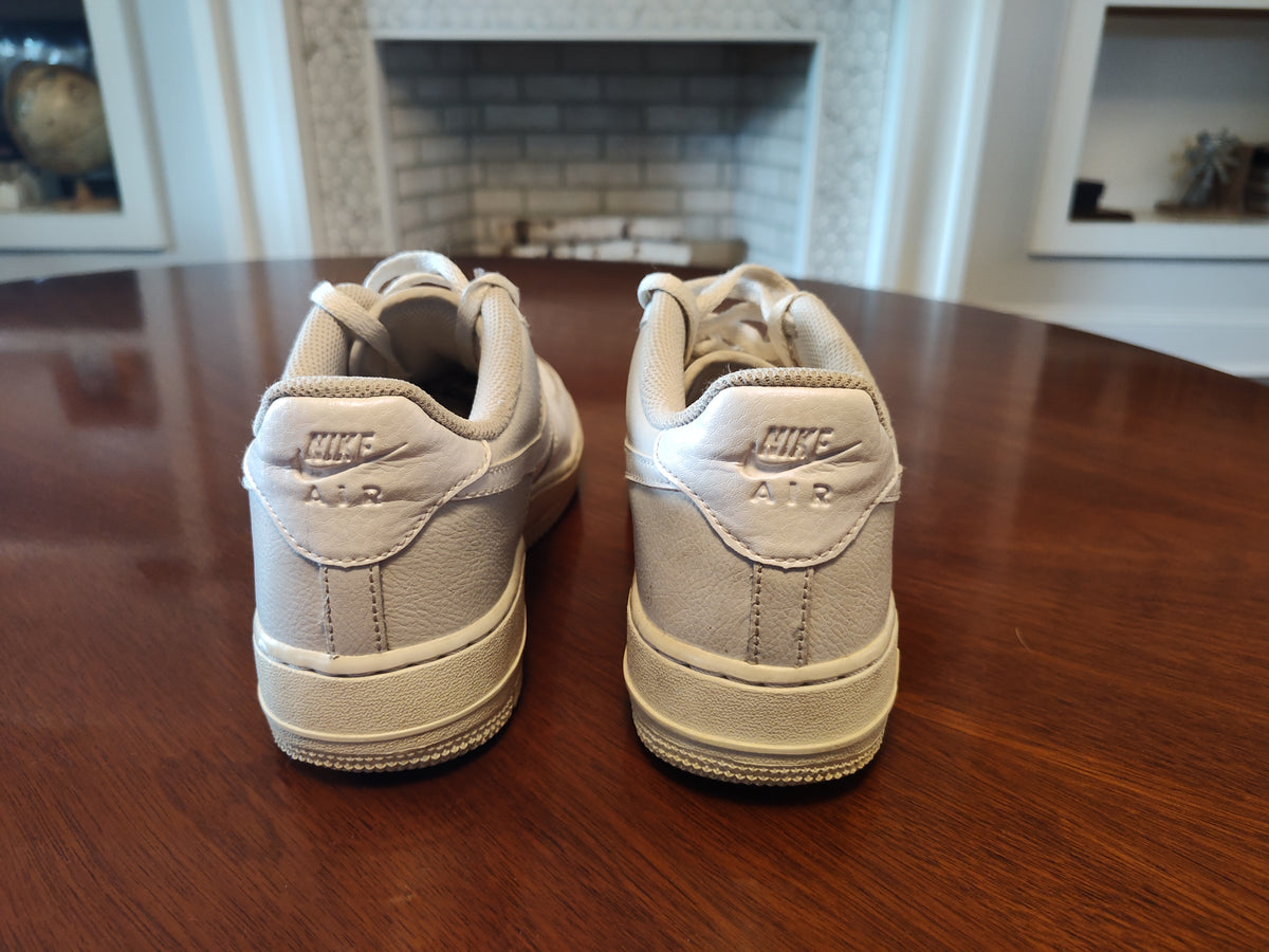 Seller 189:  Nike White Shoes size 7 youth