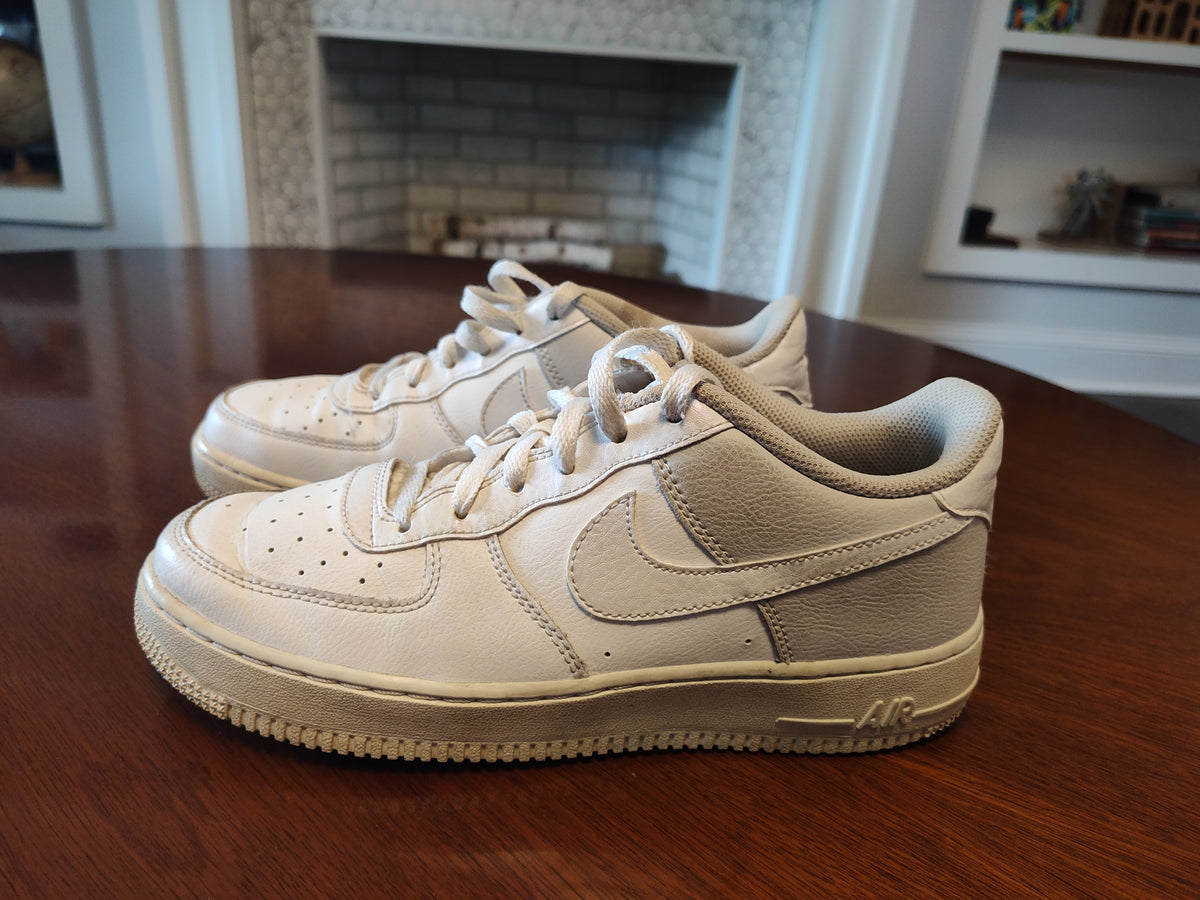 Seller 189:  Nike White Shoes size 7 youth