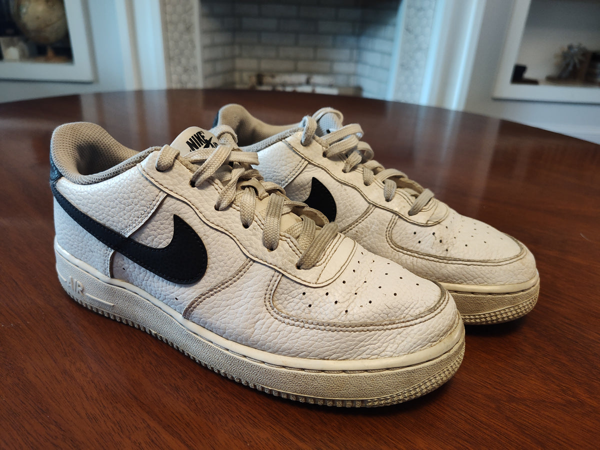 Seller 189:  Nike Shoes Girls size 6.5 youth