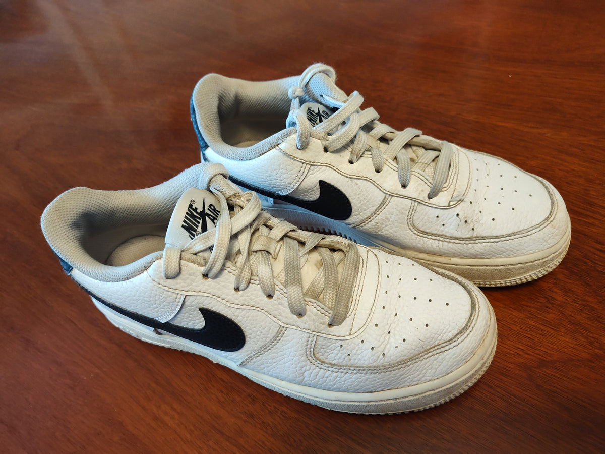 Seller 189:  Nike Shoes Girls size 6.5 youth