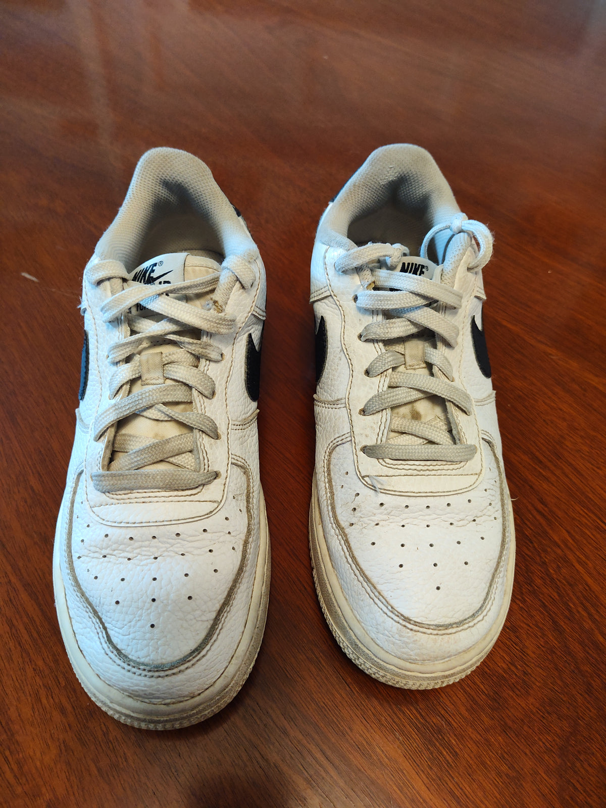 Seller 189:  Nike Shoes Girls size 6.5 youth