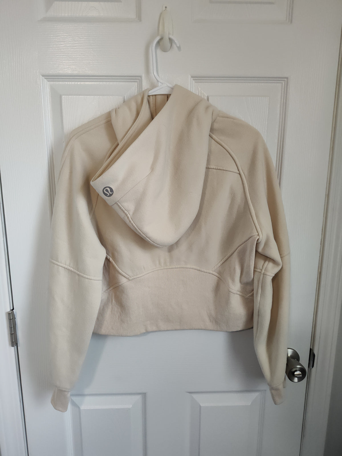 Seller 189:  Dupe Cream Cropped Sweater Women Size 4