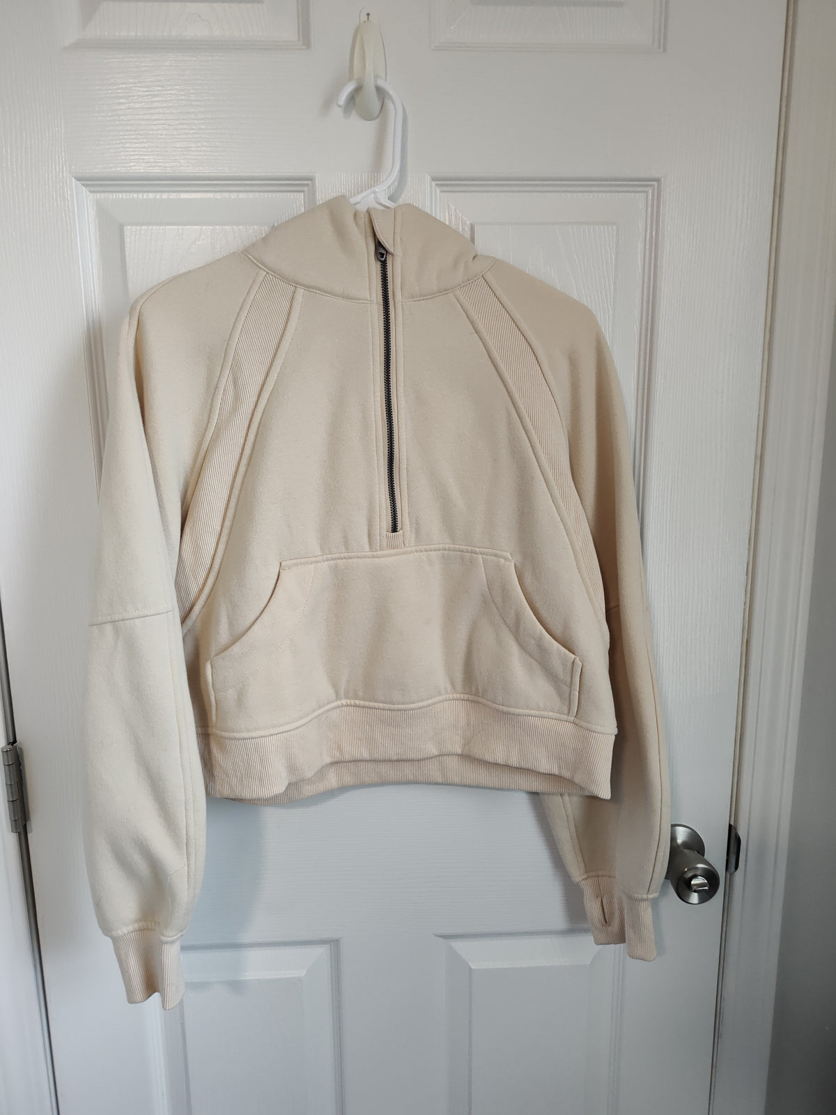Seller 189:  Dupe Cream Cropped Sweater Women Size 4