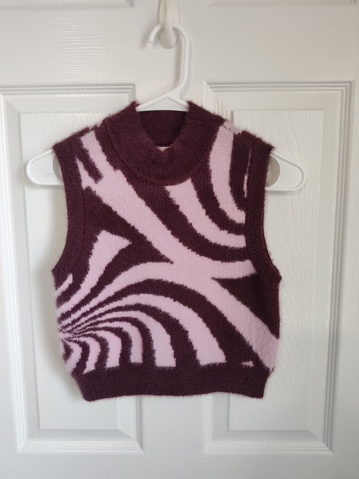 Seller 189:  LA Hearts women's Medium fitted vest