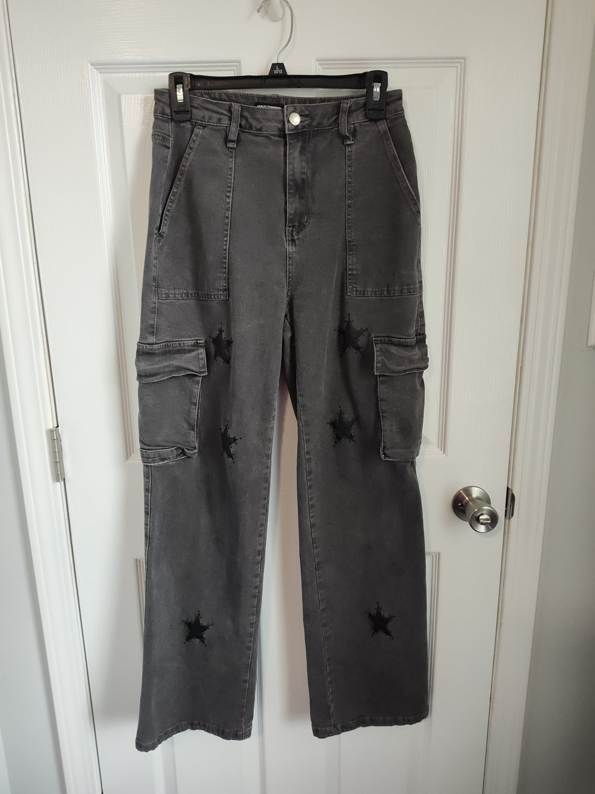 Seller 189:  Hot Topic Black Cargo Star Jeans women's size 7