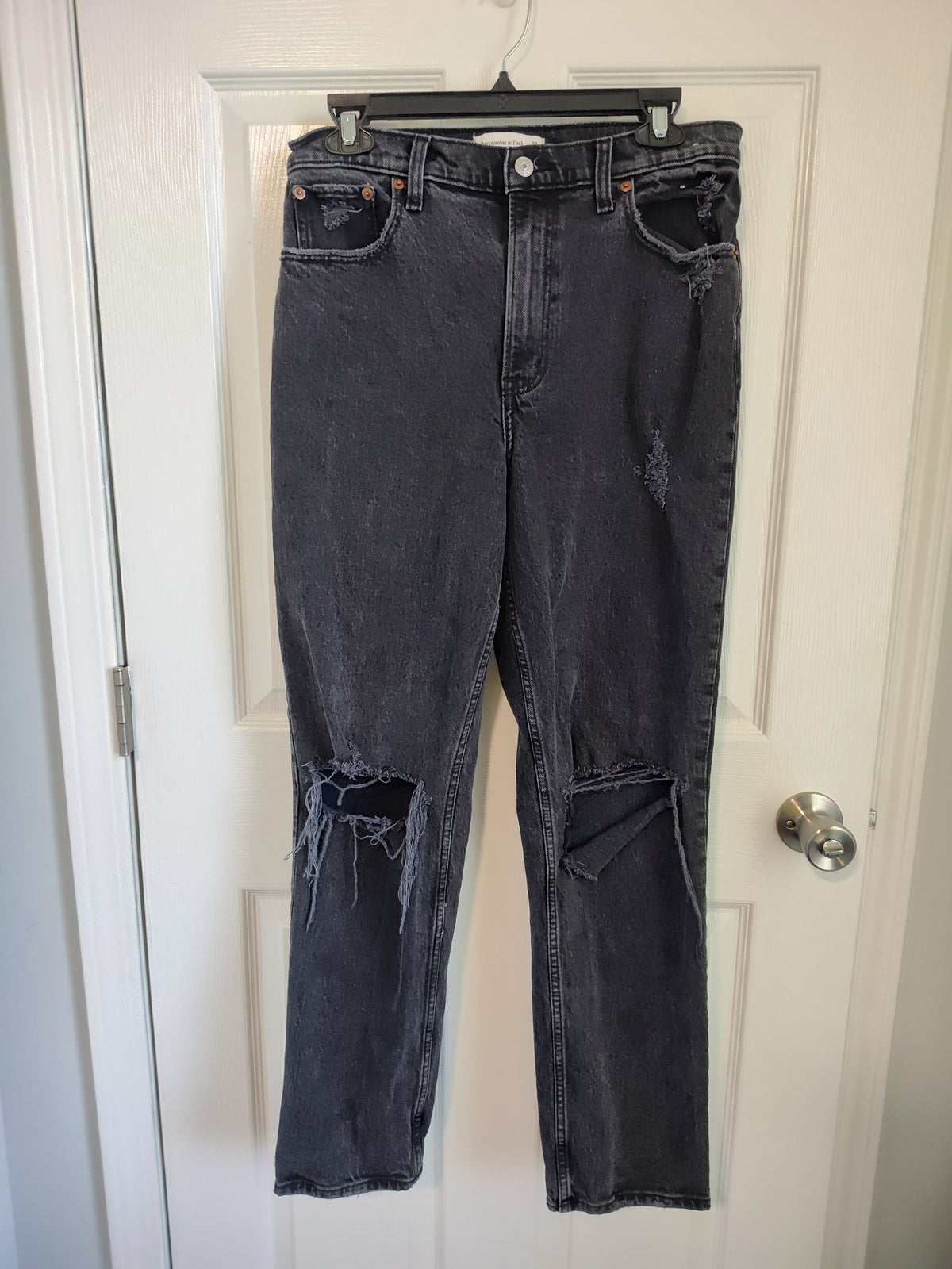 Seller 189:  Abercrombie Black Jeans Women's size 8/29, 90s Straight Ultra High Rise