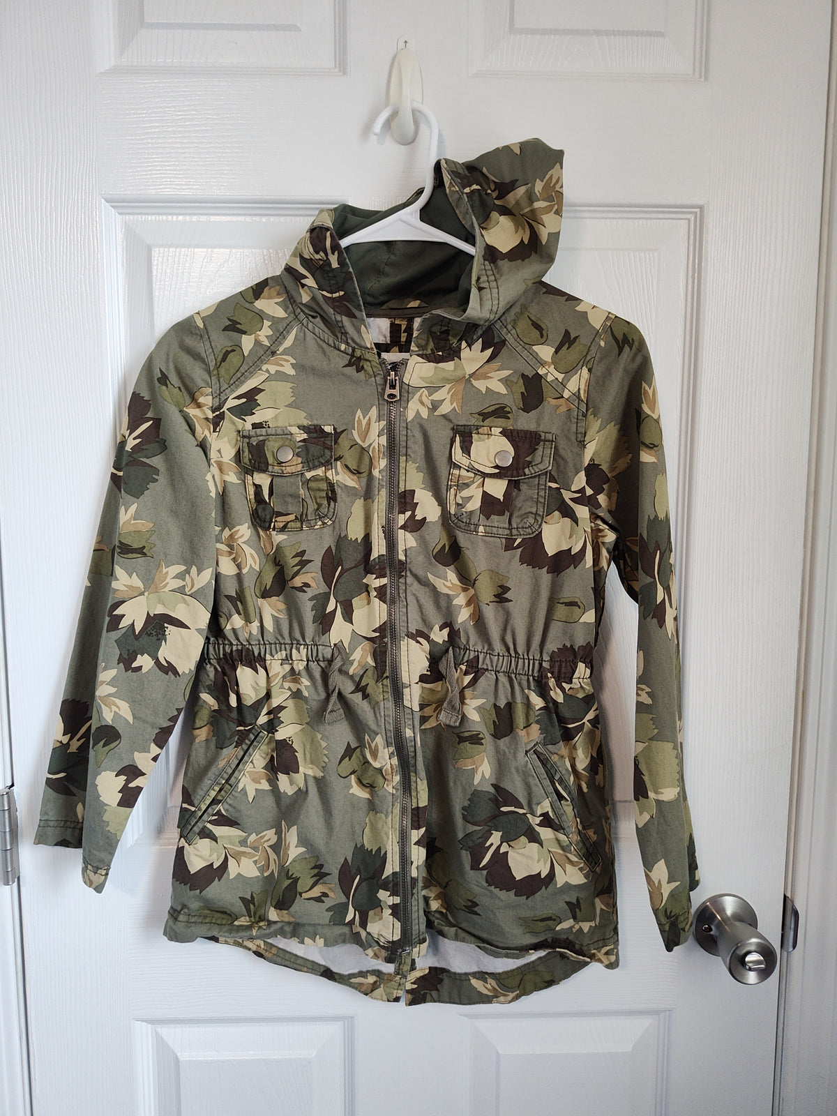 Seller 189:  Old Navy Leaf Patterned Hooded Jacket Girls size 10/12