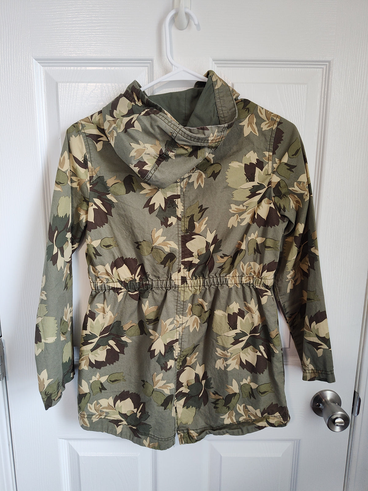 Seller 189:  Old Navy Leaf Patterned Hooded Jacket Girls size 10/12