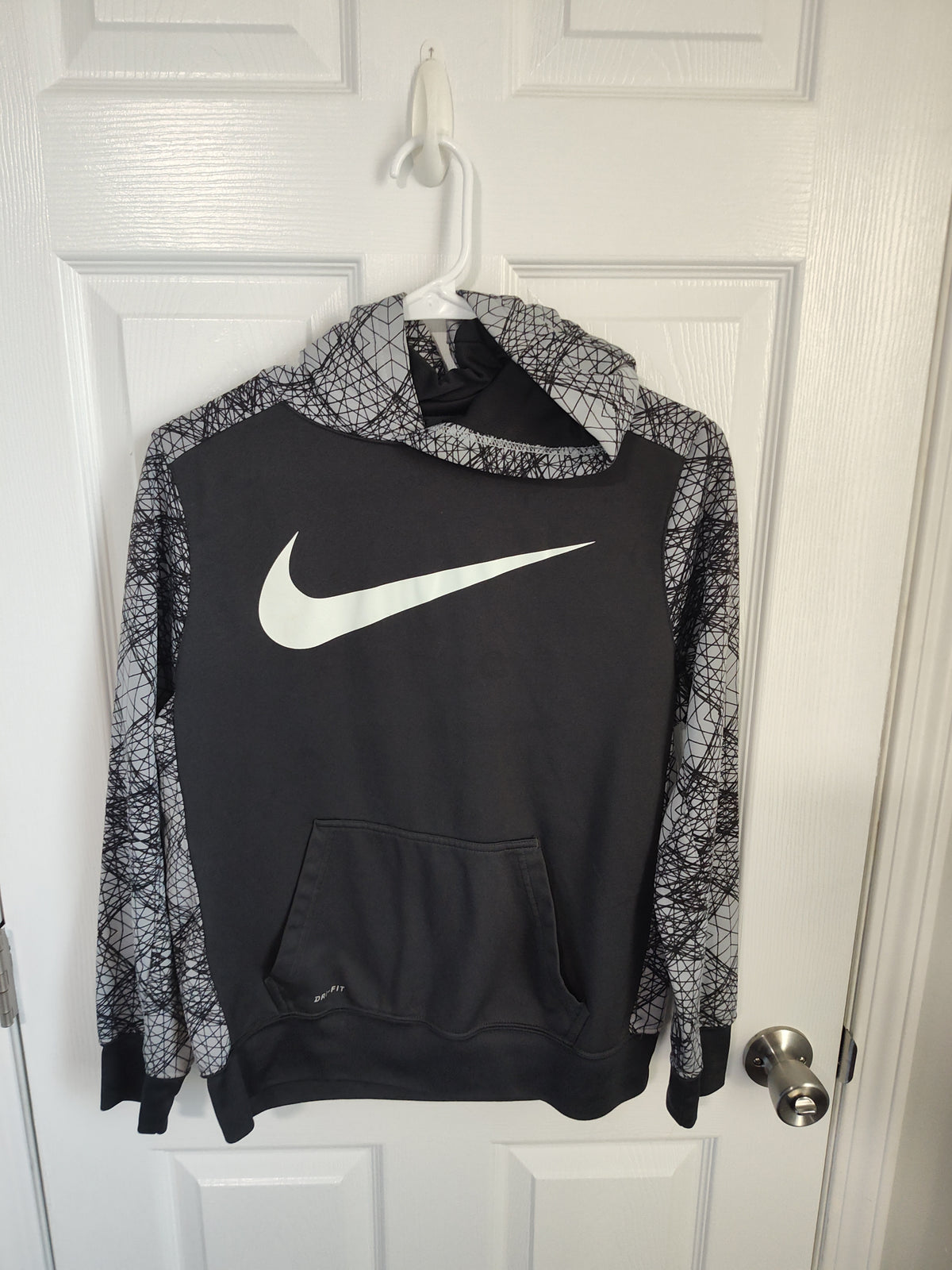Seller 189:  Nike Hoodies x 2 Boys YXL (appx size 16)