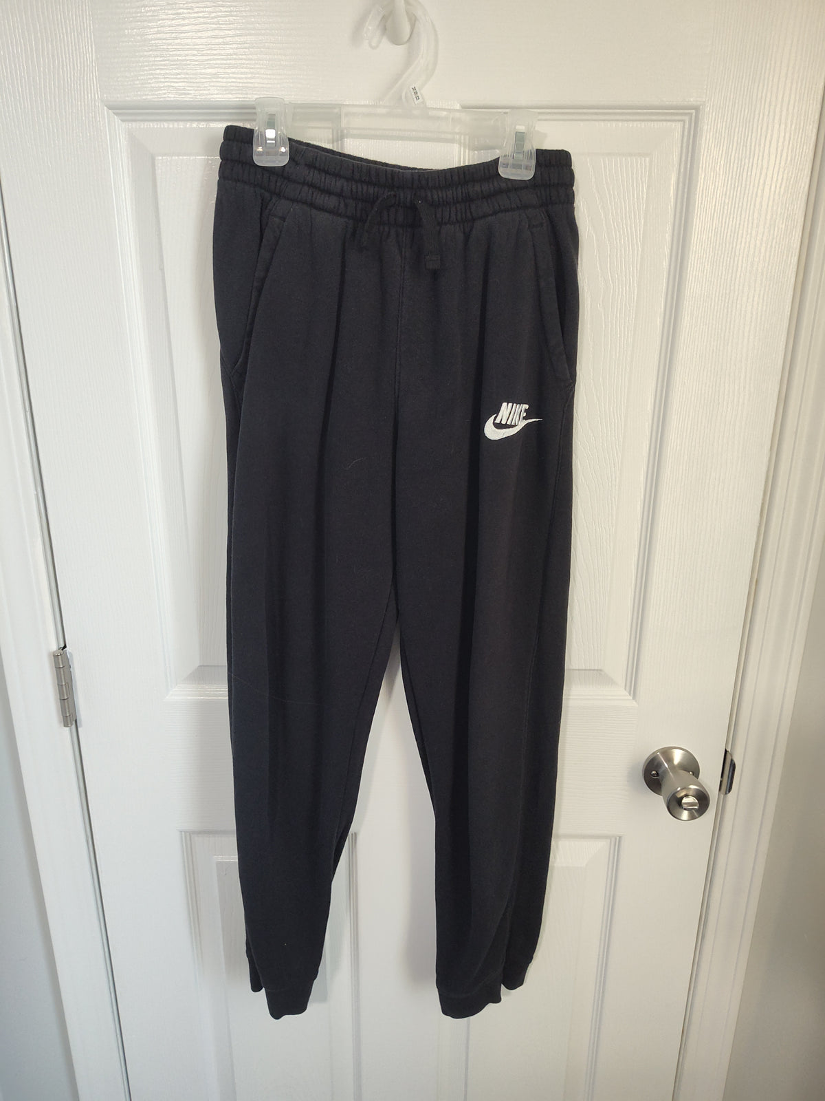 Seller 189:  Nike Hoodie Outfit Red/Black Boys size YXL (Appx 16)