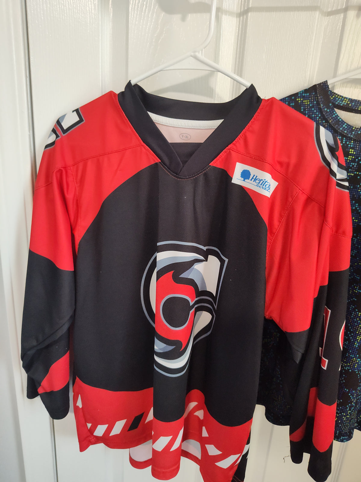 Seller 189:  Boys Long Sleeves x 2:  Cyclones Jersey & Champion Athletic Long Sleeve size XL (16)