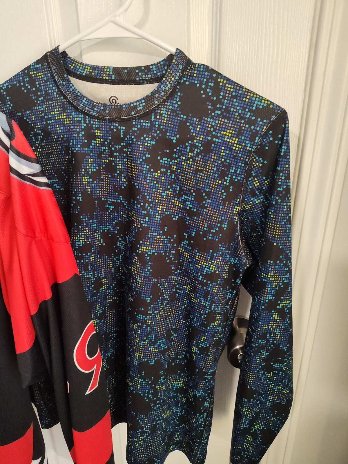 Seller 189:  Boys Long Sleeves x 2:  Cyclones Jersey & Champion Athletic Long Sleeve size XL (16)