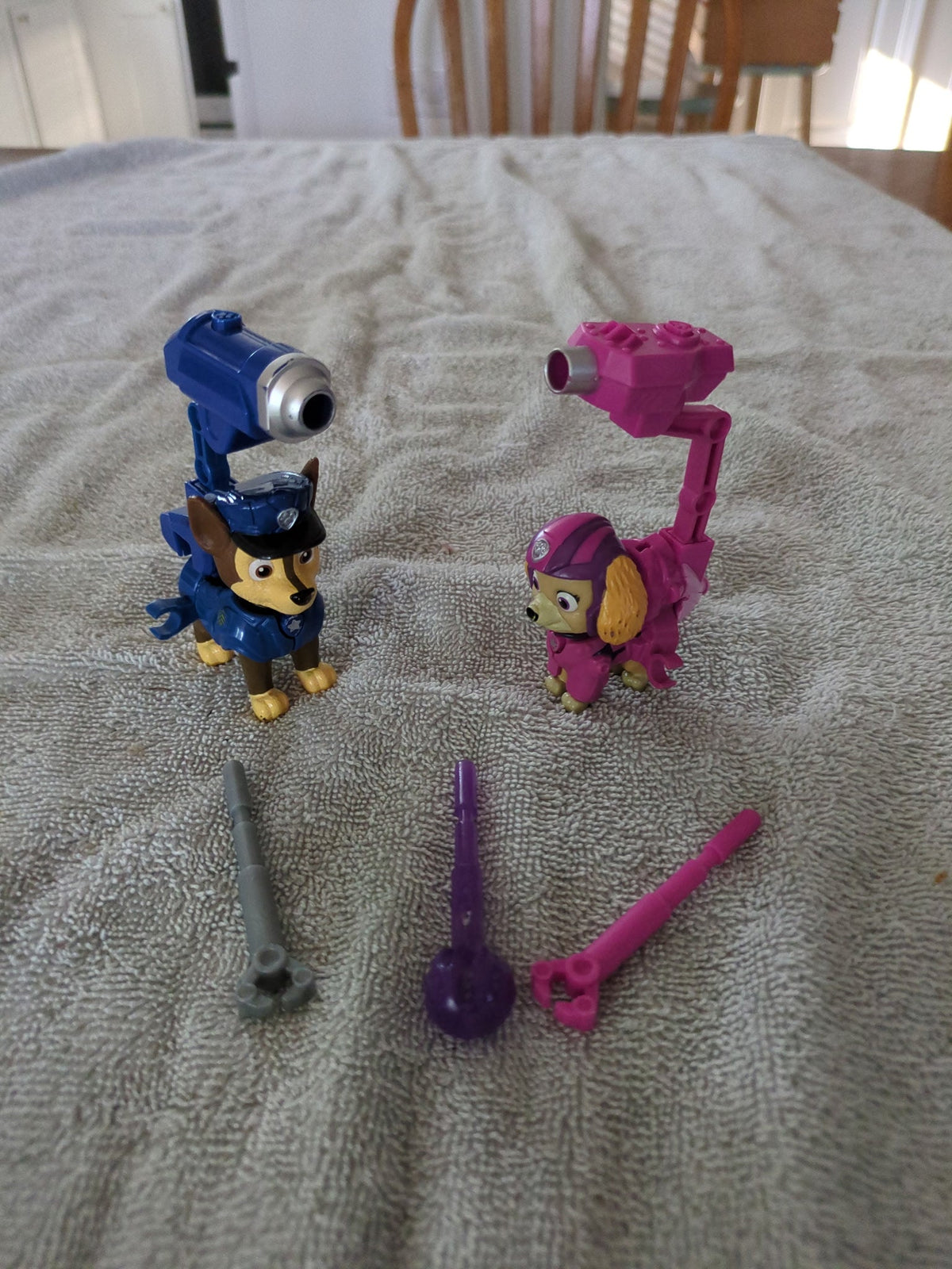 Seller 123 - Paw Patrol Chase and Skye with Launchers and 3 harpoons REDUCED