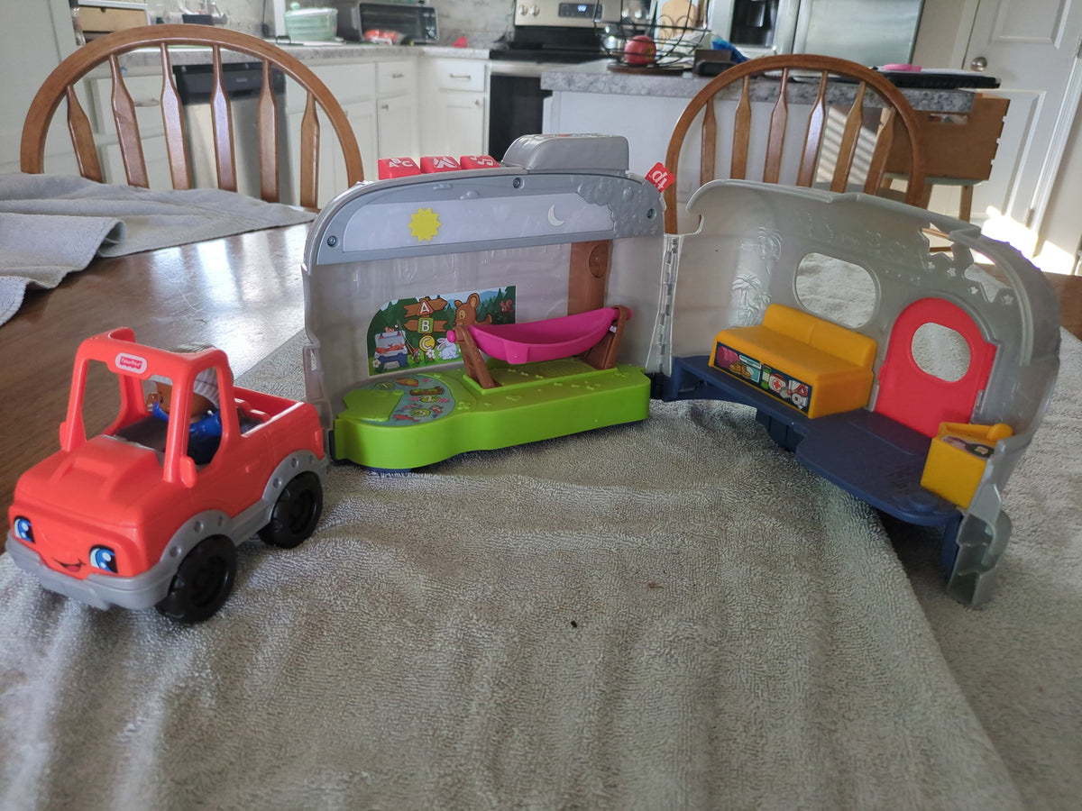 Seller 123 - Fisher Price Little People Camper and Truck Set