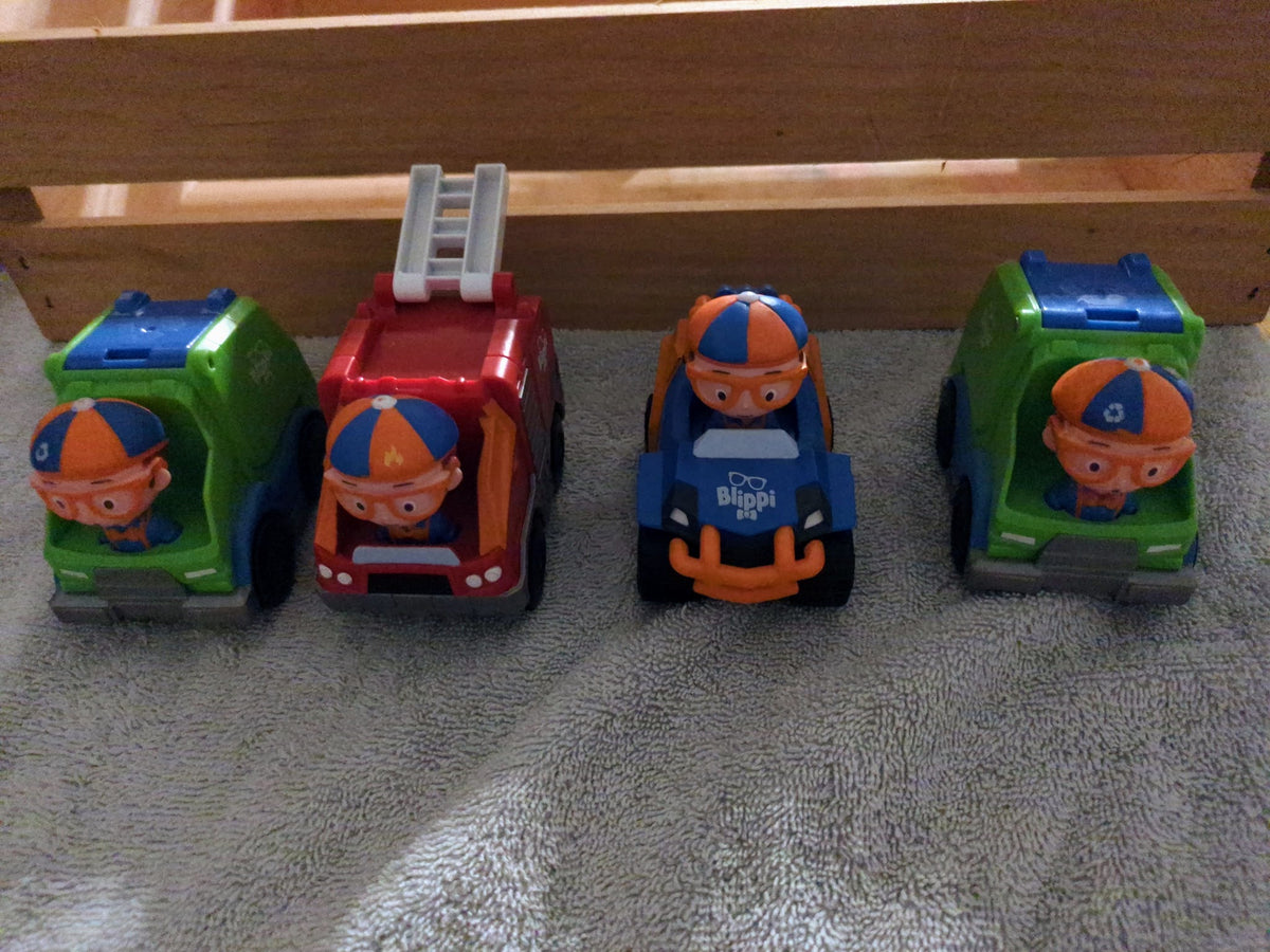 Seller 123 - 4 Blippi Vehicles (2 recycling trucks)