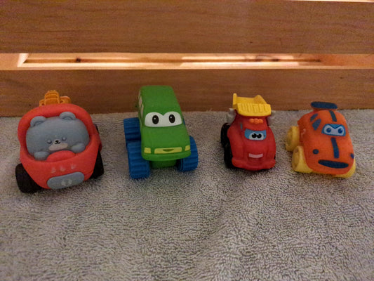 Seller 123 - Set of 4 beginner action vehicles