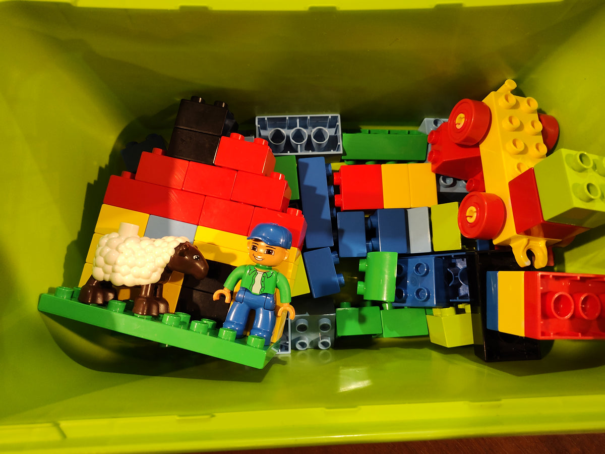 Seller 189:  Lego duplos with bin
