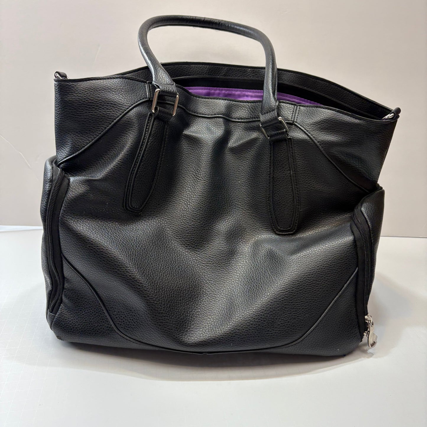 Seller 189 Sarah Wells Annie Black Leather Pumping Bag