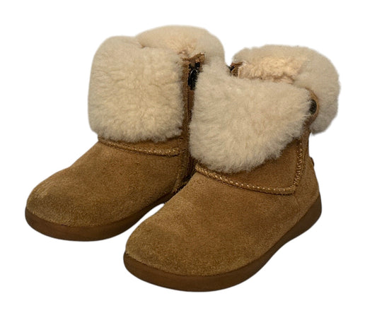 Seller #140 Girls Uggs size 9