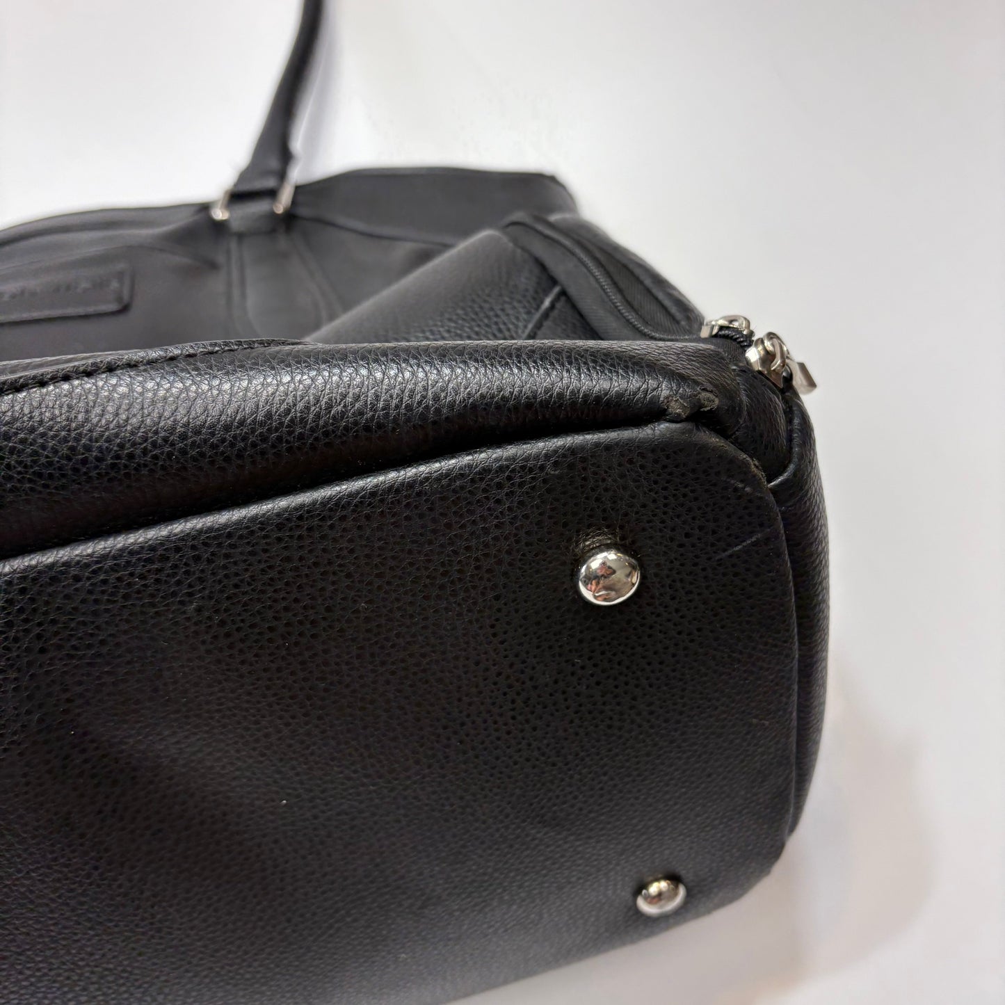 Seller 189 Sarah Wells Annie Black Leather Pumping Bag