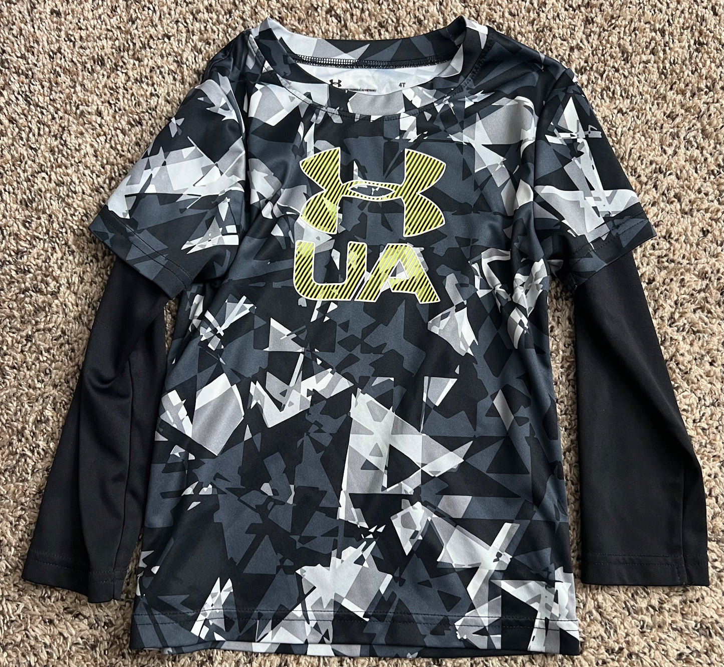 Seller 130 Boys 4T Under Armour Shirt drifit - VGUC