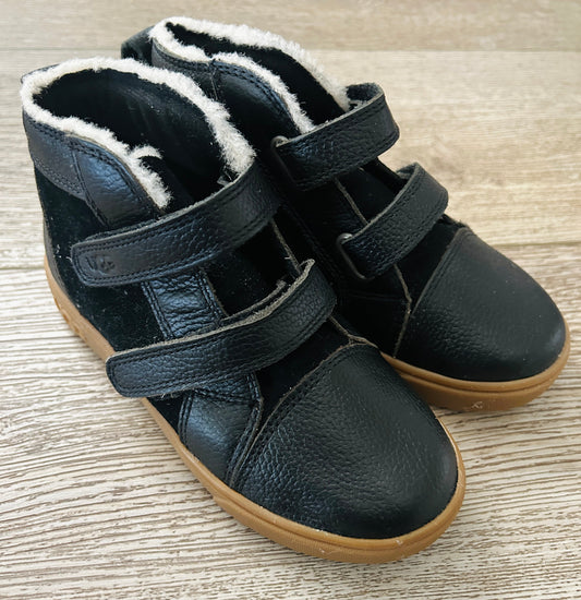 #15 *Reduced* UGG 12c New Chukka Boots