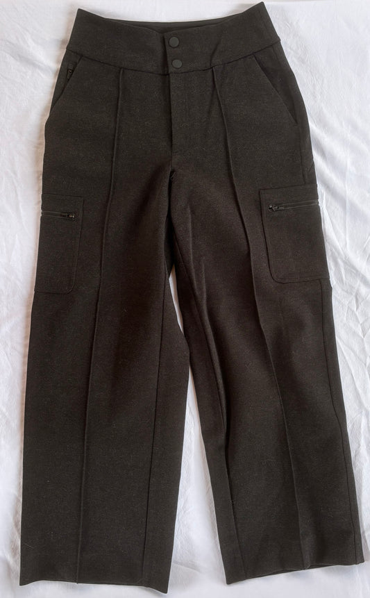 #119 women's Athleta thick cargo pants size 6
