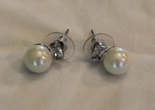 #168 Pearl earrings