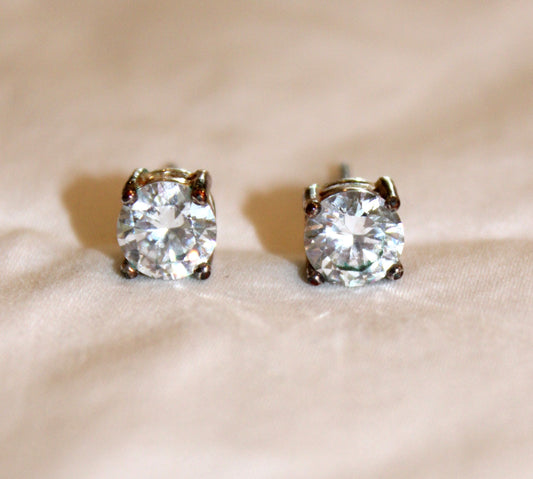 #168 1 carat cubic zirconia studs