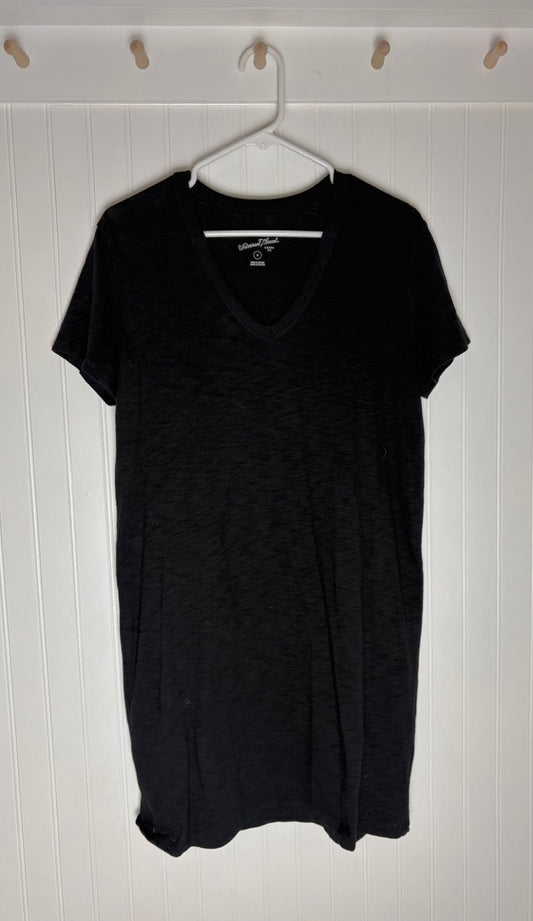 #39 Women's M, Universal Thread black t-shirt dress