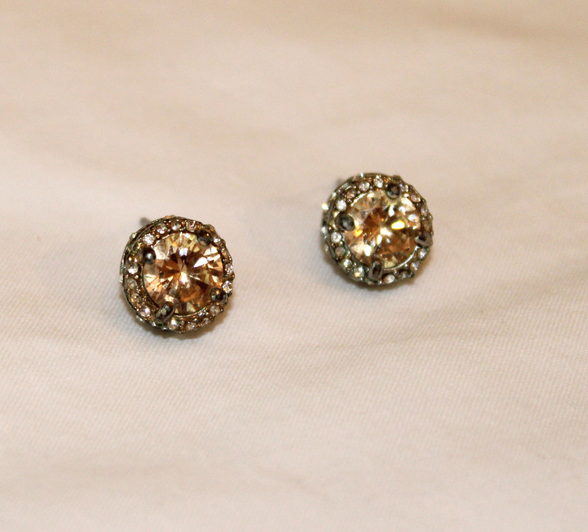 #168 Rose gold studs