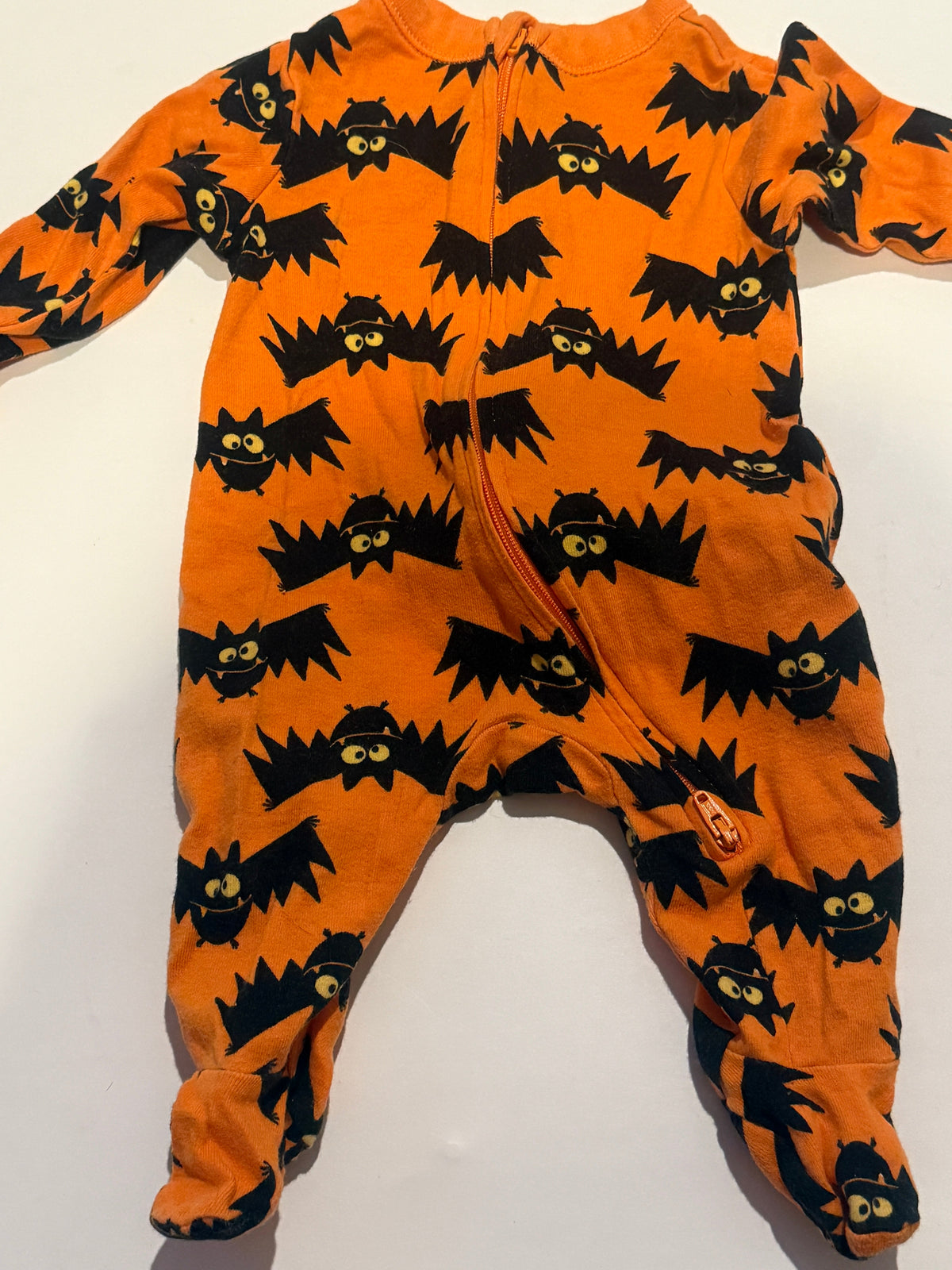 #170 Old Navy Orange bats Halloween footie PJs gender neutral 0-3 months