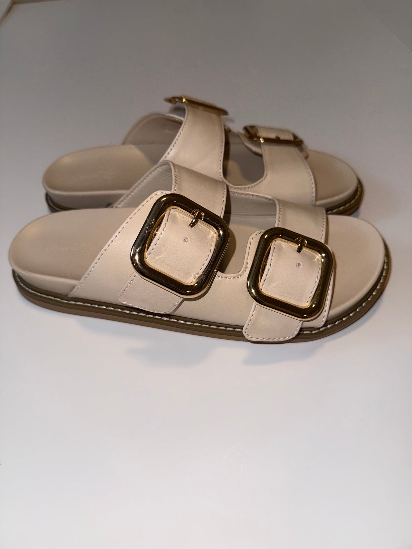 Seller 106: *Reduced* Womens 9 Universal Threads Sandals (NWOT)
