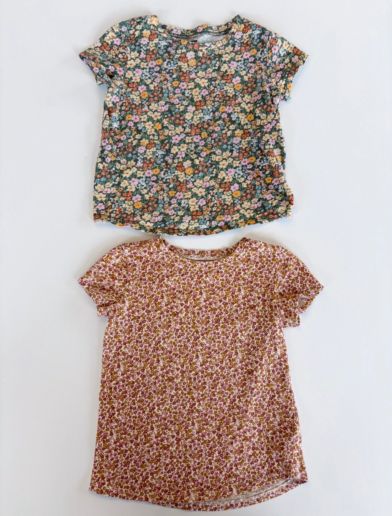 #79 | Size 5T | Old Navy Girls Bundle of 2 Floral T Shirts