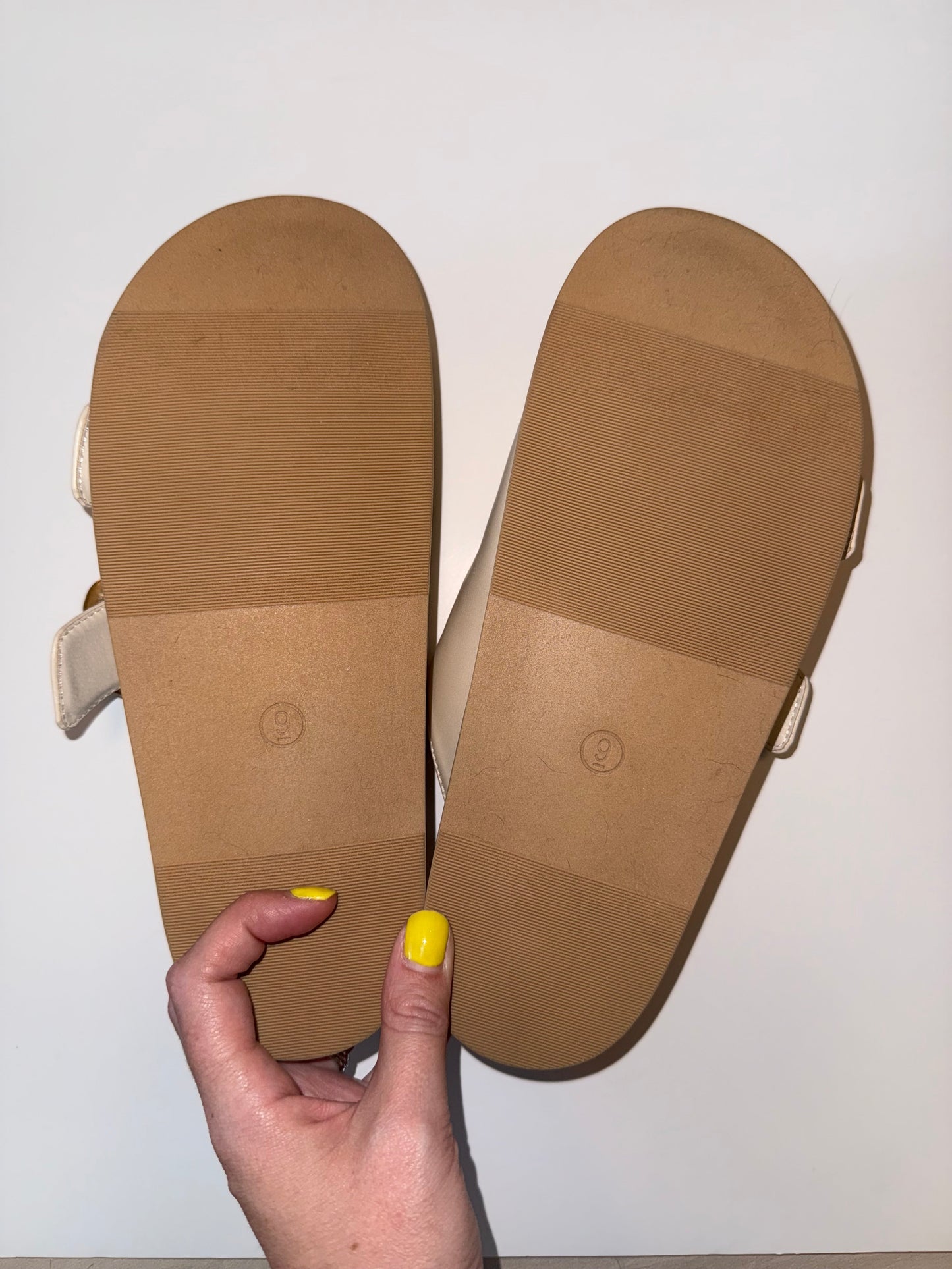 Seller 106: *Reduced* Womens 9 Universal Threads Sandals (NWOT)