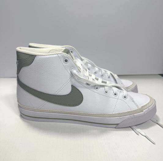 155 Women's Nike Court Legacy Size 9.5 NEW