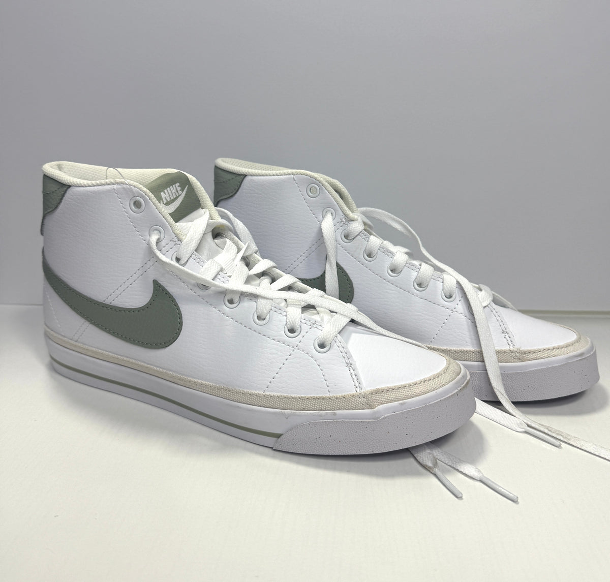 155 Women's Nike Court Legacy Size 9.5 NEW