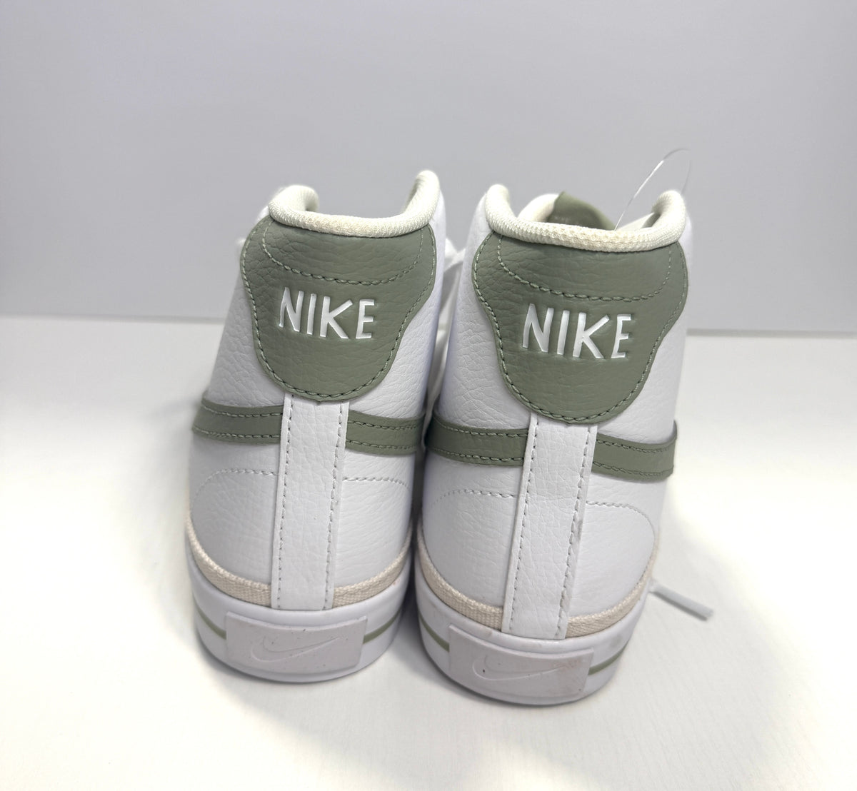 155 Women's Nike Court Legacy Size 9.5 NEW