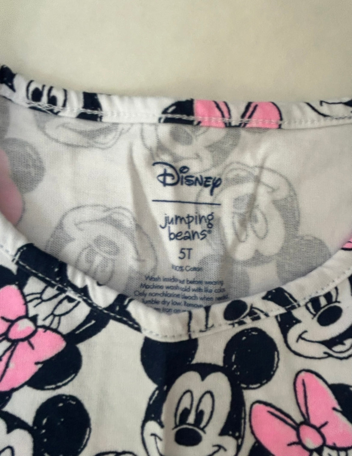 #200 Girls size 5T Disney Minnie Mouse Tshirt