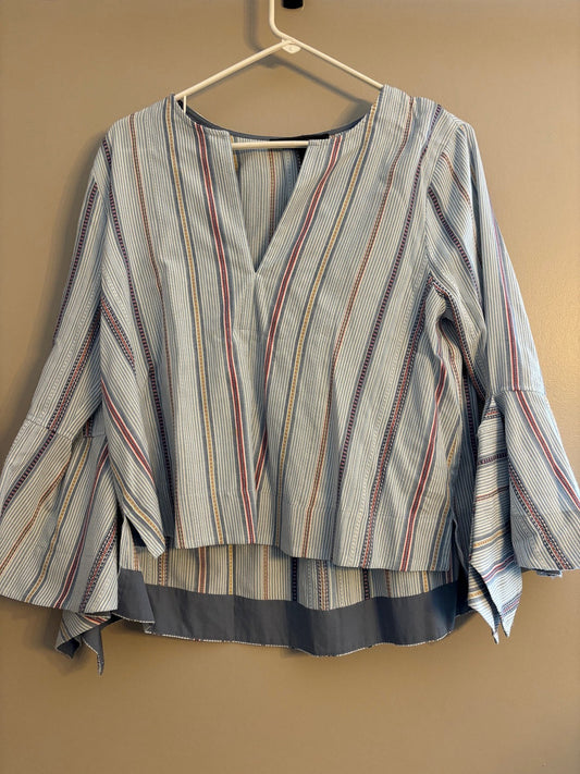#70 Women's BCBG top size small EUC
