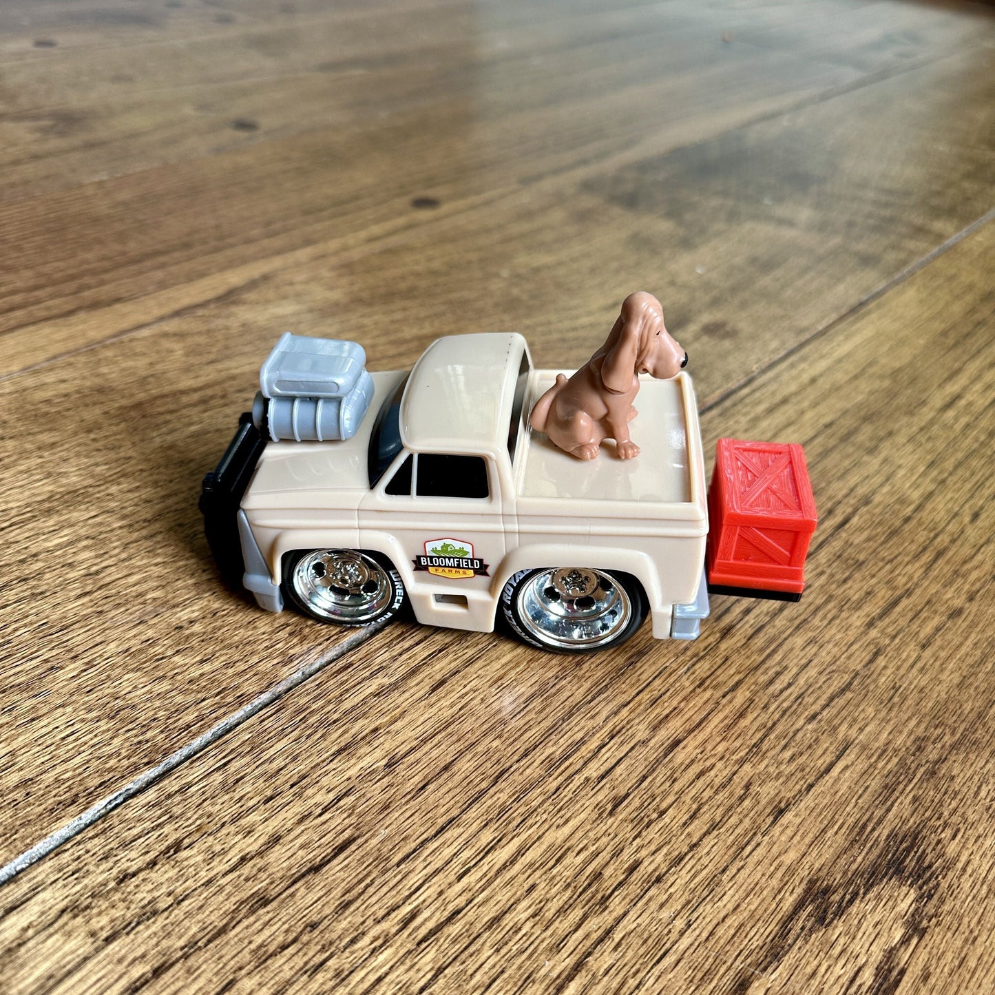 #95 MGA Entertainment Wreck Royale Exploding Crashing Big Boss Race Car with 4 Mix 'N Match Explosive Parts