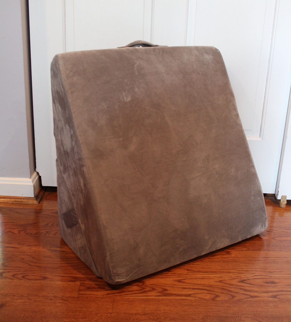#168 Wedge pillow