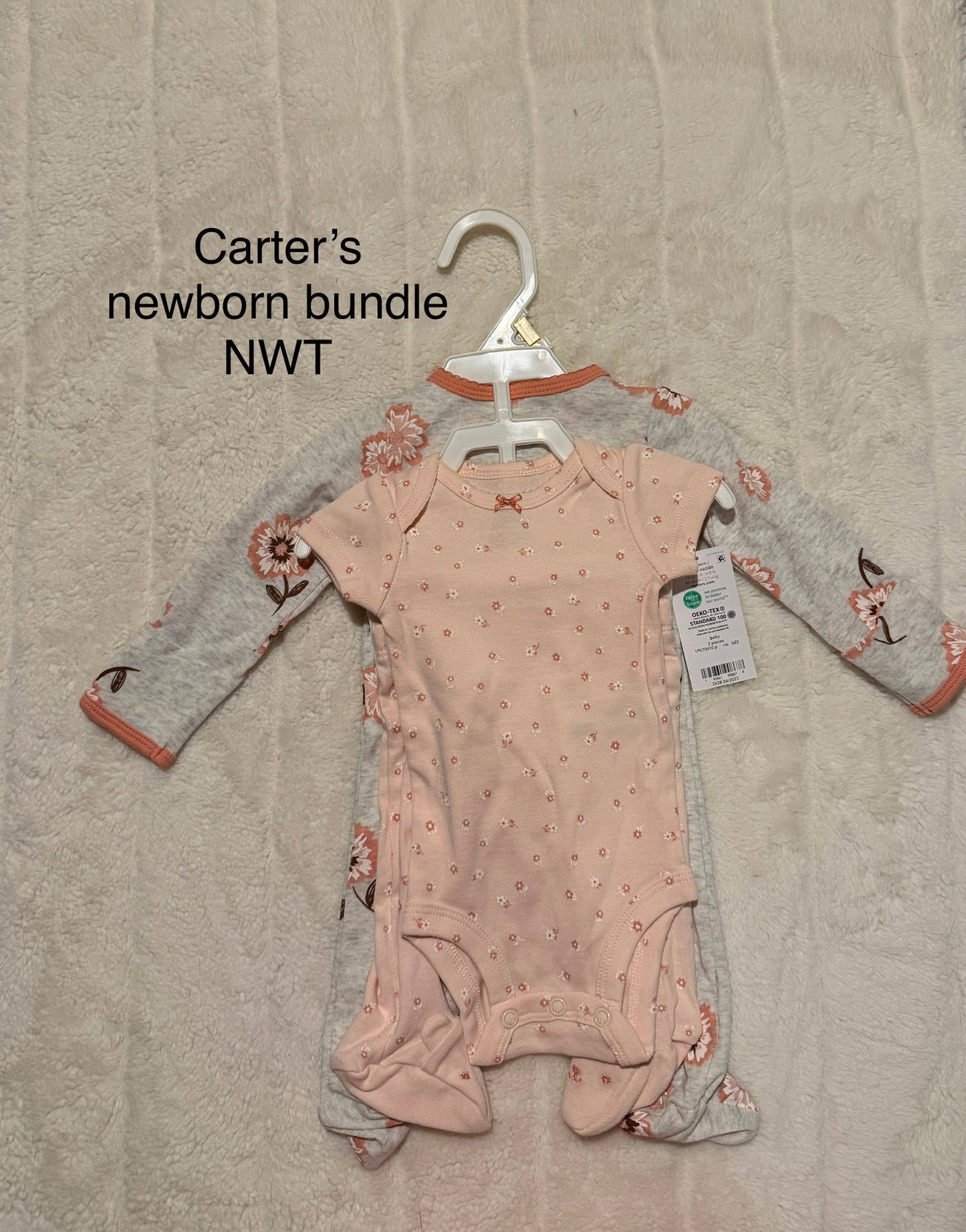 #56 REDUCED NWT Carter’s 3-piece baby girl bundle size newborn