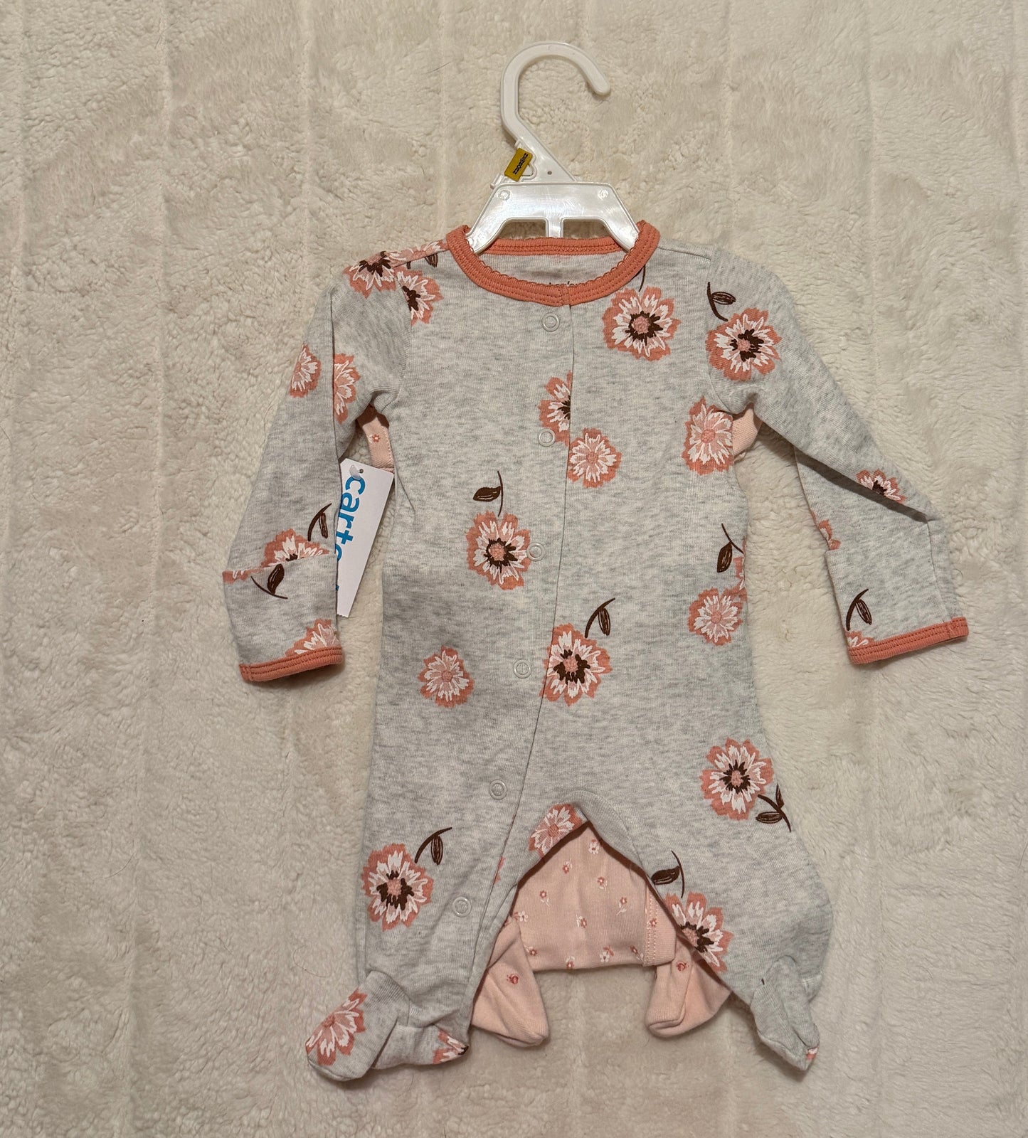 #56 REDUCED NWT Carter’s 3-piece baby girl bundle size newborn