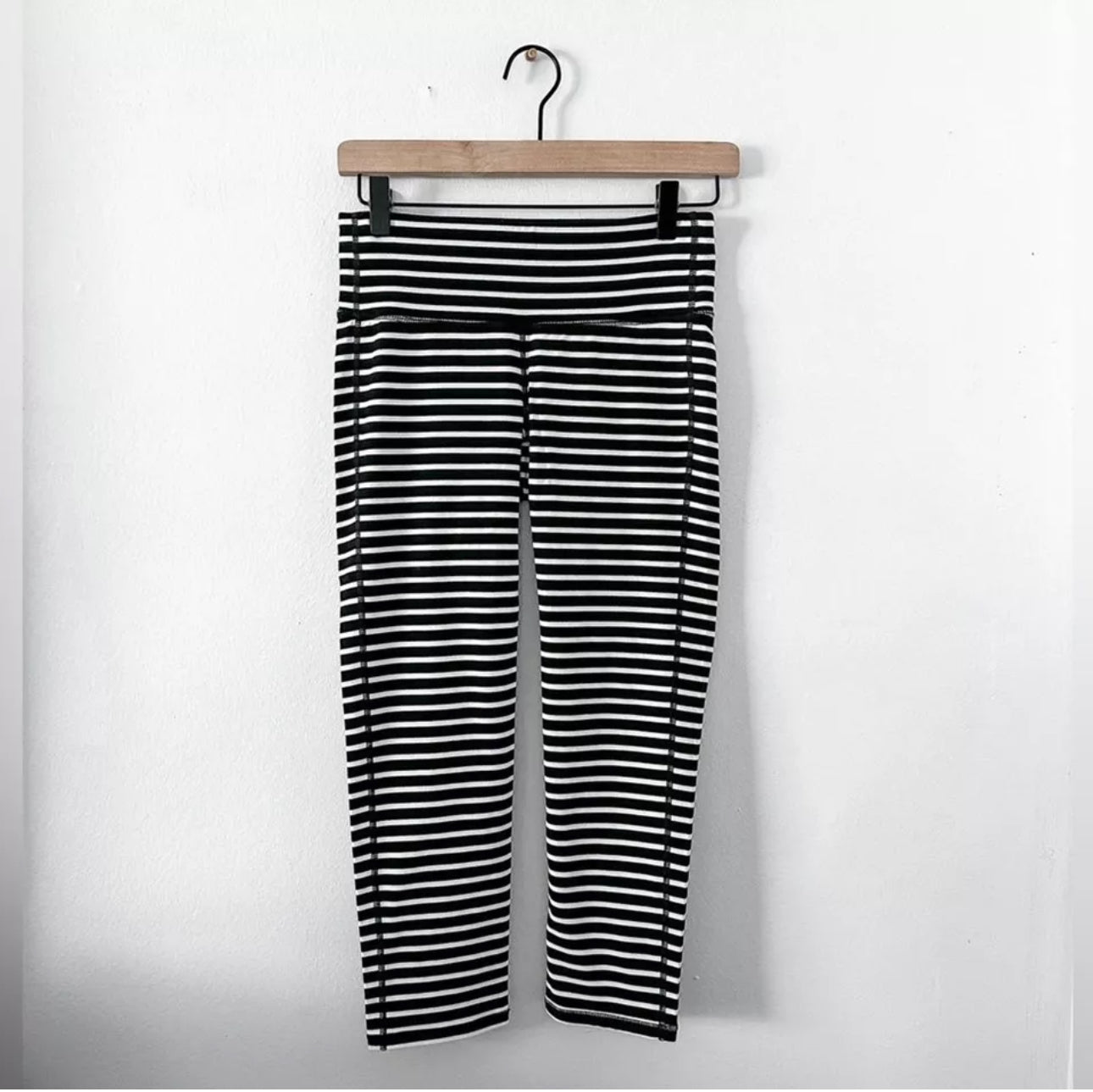 #111 Athleta Chaturanga Black & White Striped Crop Athletic Leggings Small/Tall
