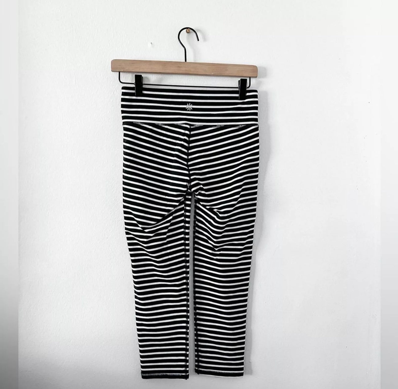 #111 Athleta Chaturanga Black & White Striped Crop Athletic Leggings Small/Tall