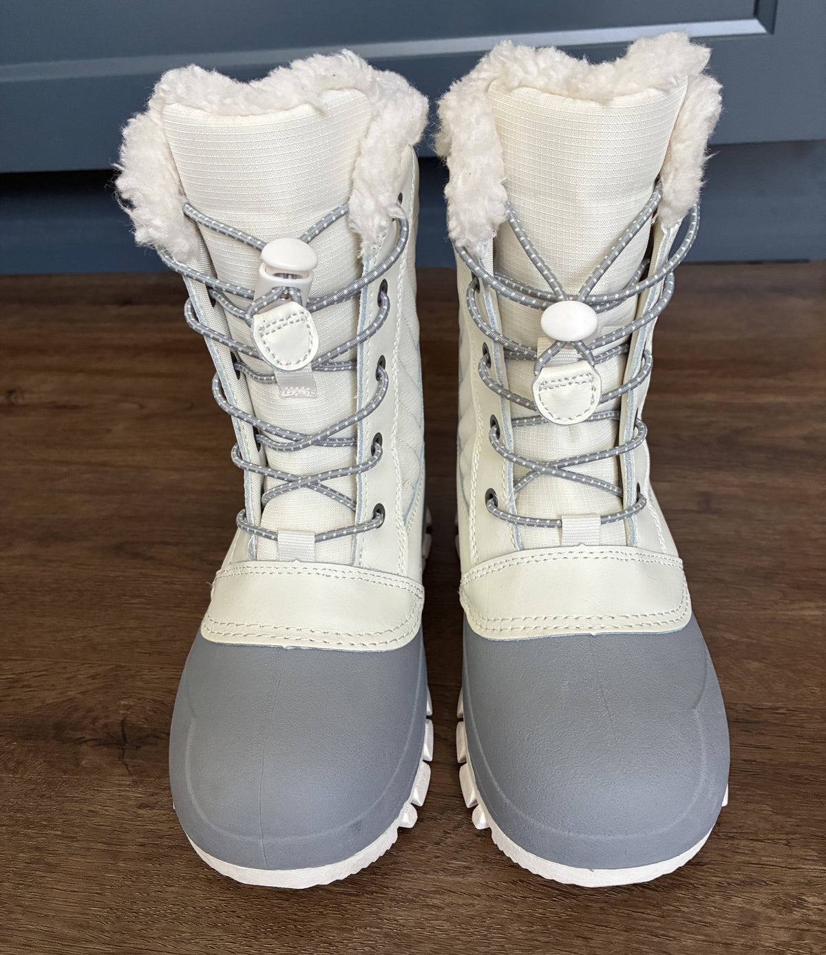 #126 EUC All in Motion White & Gray Thermolite Snow Boots Girls 1