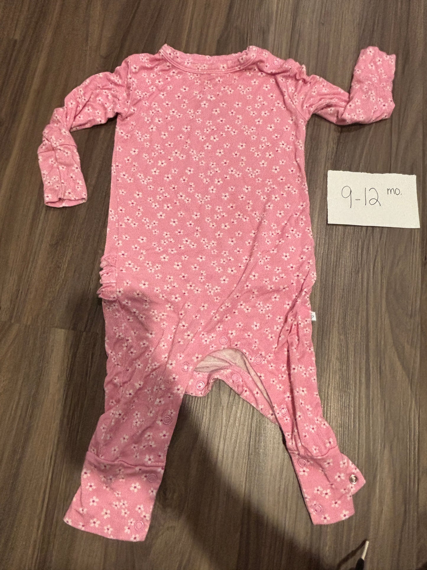 #138 - 9-12 Mo - GUC Posh Peanut - Pink with flowers Romper - PU 45236