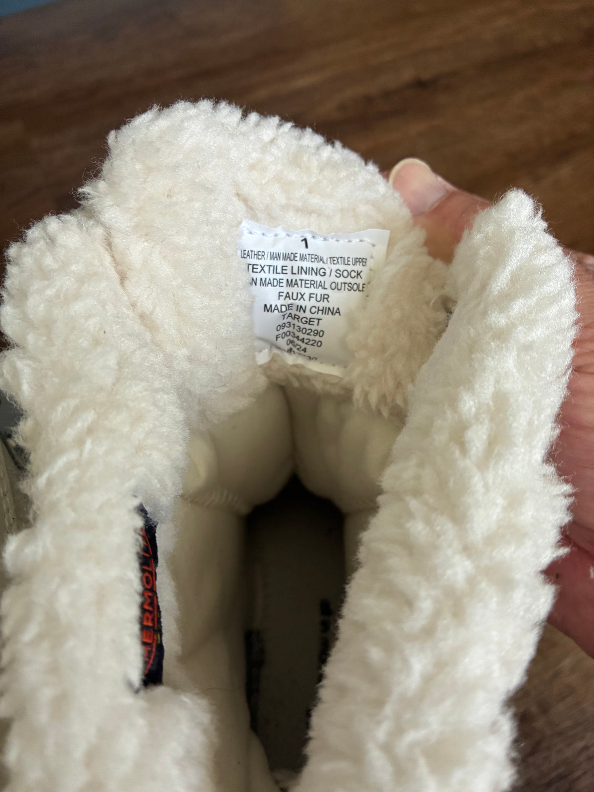 #126 EUC All in Motion White & Gray Thermolite Snow Boots Girls 1